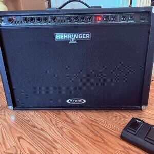 Behringer V-Tone GMX 212 Amplifier